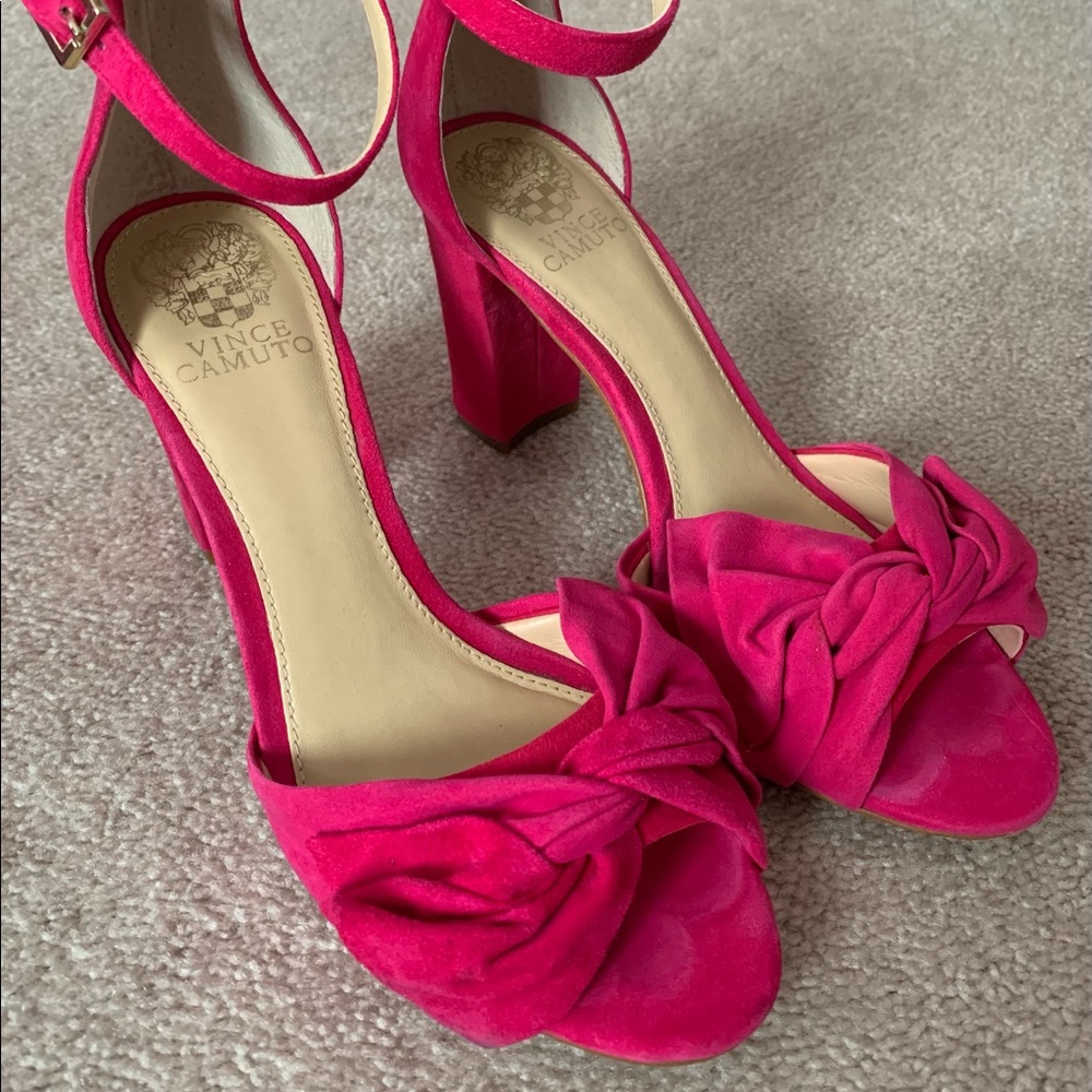 Size 8 Vince Camuto fuchsia suede heels.